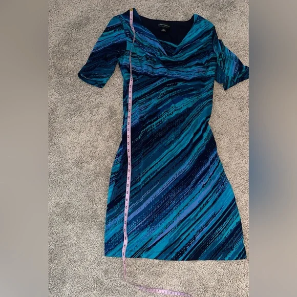 Vintage and Gorgeous- The Bluish colors in this dress are vibrant and Noticeable - Picture 9 of 13